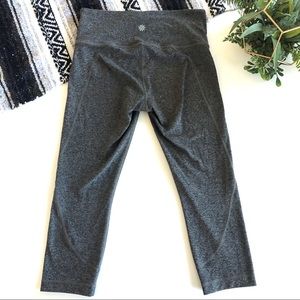 Athleta Heathered Grey Crop Leggings size Small